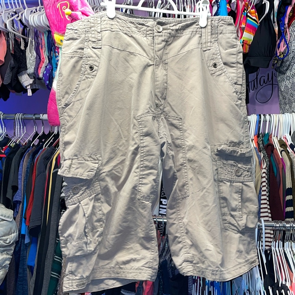 PROJEK AAW size 36 cargo shorts lots of pockets in these great shorts mint